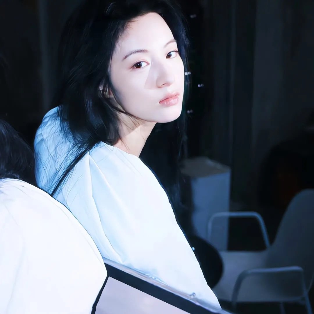 神秘裸女