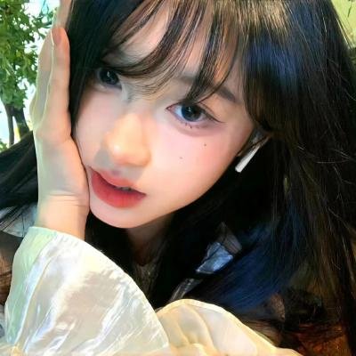 绿衣女子