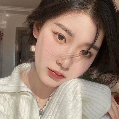 双眼凝视